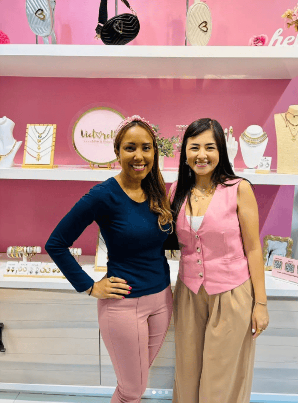 La emprendedora panameña Evelyn Costa Andrade capacita a mujeres en Florida para que alcancen su máximo desempeño empresarial y profesional.