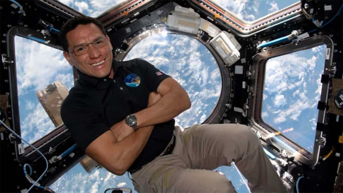 Frank Rubio, astronauta estadounidense de padres salvadoreños y quien pasó parte de su niñez en El Salvador, afirma que la clave de los grandes objetivos es realizar con excelencia cada pequeño detalle cotidiano. (Fotografía NASA)