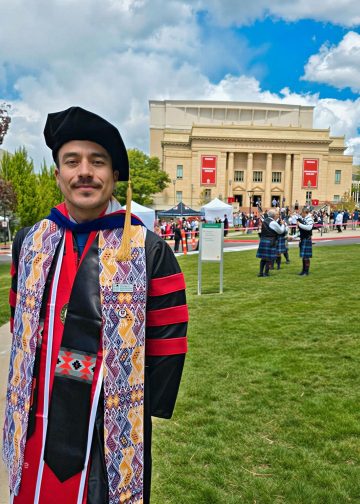 joaquin lopez huertas guatemalteco arquitecto maya kiche doctorado urbanismo utah guatemaltecos en estados unidos foto graduacion