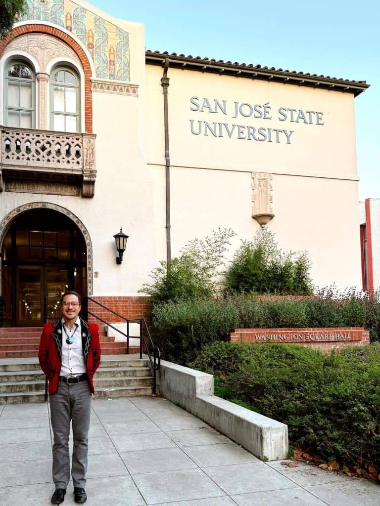 El doctor Joaquín López Huertas va ahora a trabajar como catedrático en la Universidad de San José California, un nuevo desafío que abre nuevas puertas para difundir el valor de los saberes y las culturas indígenas.