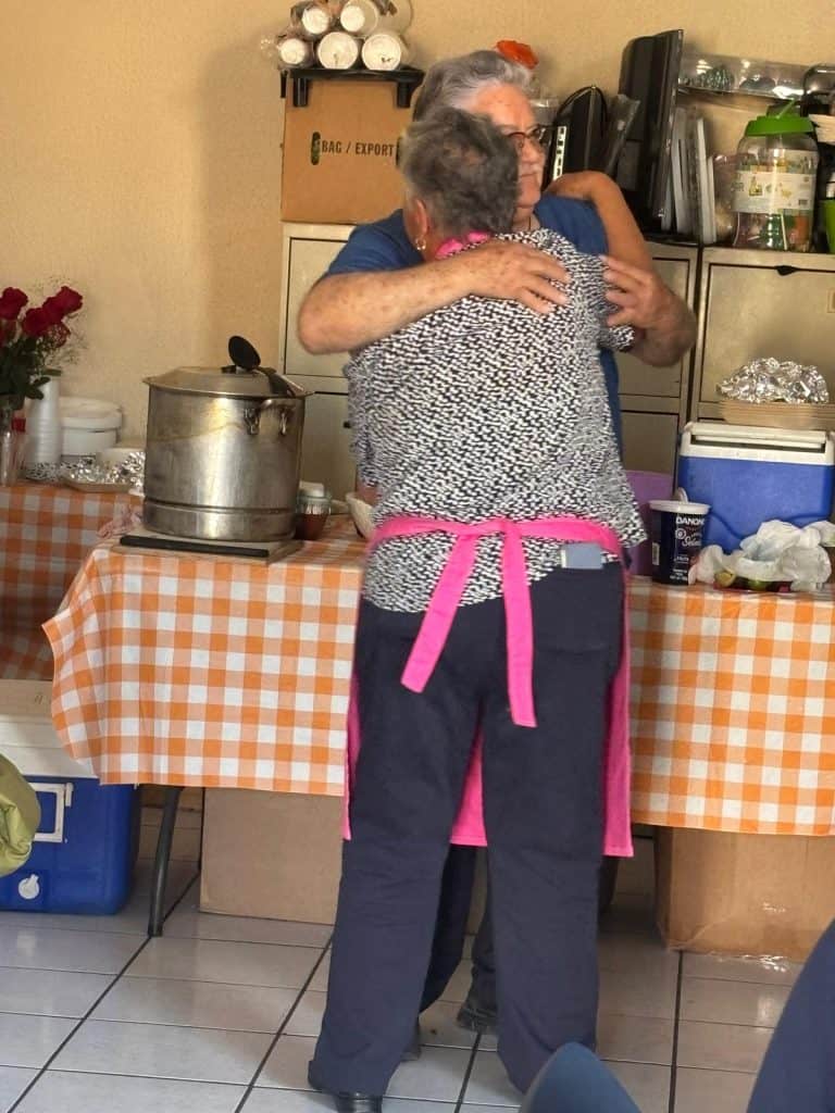 Cada abrazo, cada sonrisa, cada expresión de alegría valió el esfuerzo emprendido (Foto Red Migrante Guatemalteca)