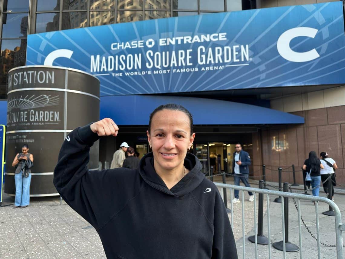 La más reciente pelea de María Micheo fue el 16 de abril de 2026 en el Madison Square Garden de Nueva York. Perdió por decisión divida de los jueces, pero la ovación del público fue elocuente. "La audiencia sabe que gané", expresa.