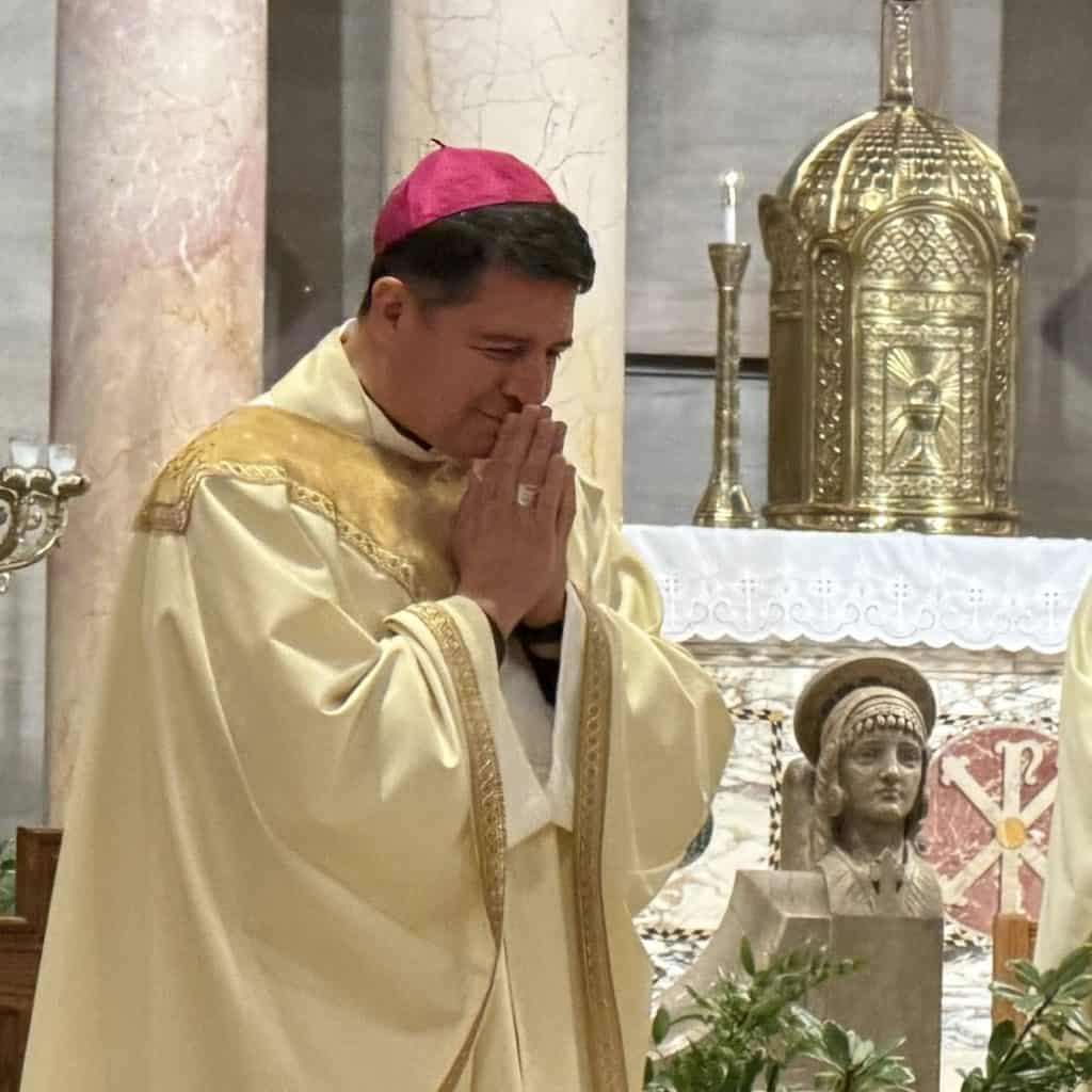 obispo evelio menjivar ayala designado para west virginia por el papa migrante salvadoreño 2