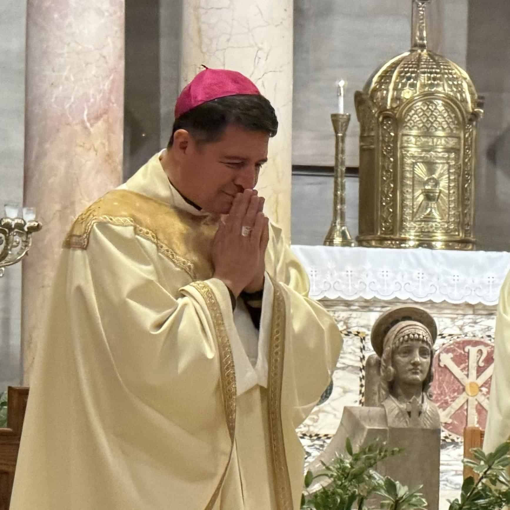 obispo evelio menjivar ayala designado para west virginia por el papa migrante salvadoreño 2