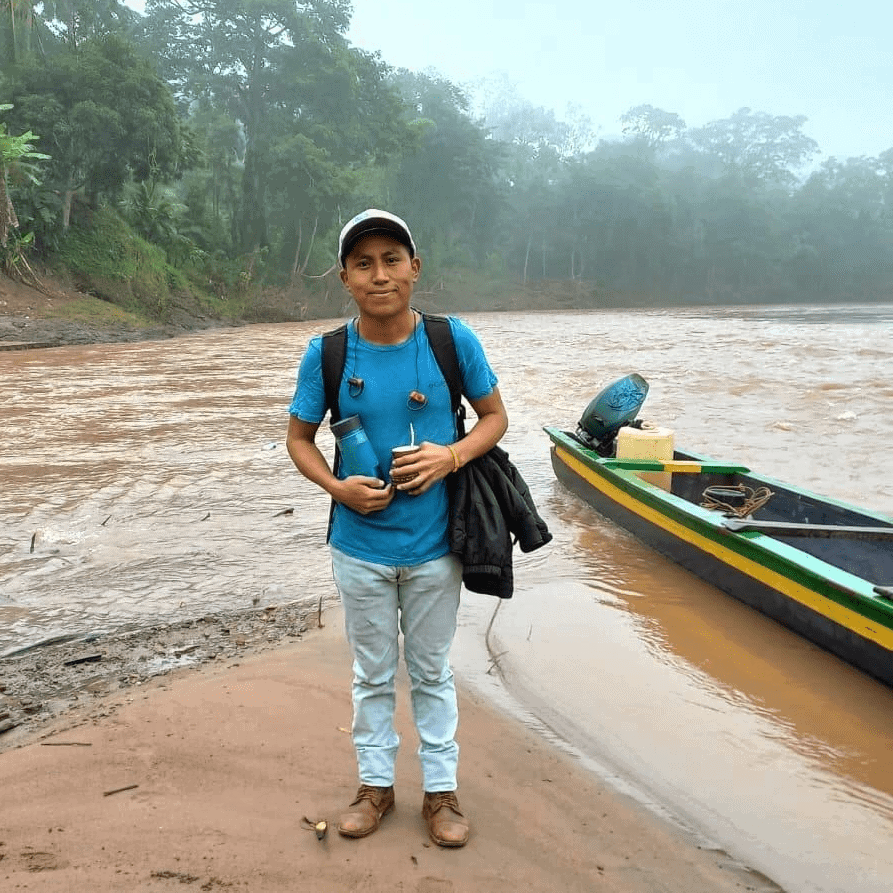 Ricky Pineda, médico indígena nicaragüense, trabaja en hospital de Colorado pero anhela volver a su pueblo
