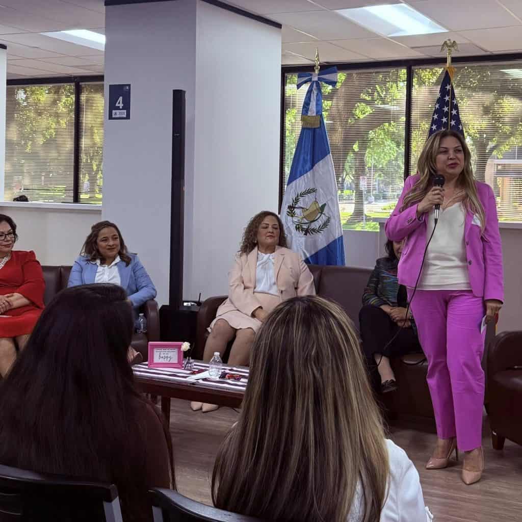 silvia orantes migrante guatemalteca fundacion binacional vida y luz en texas