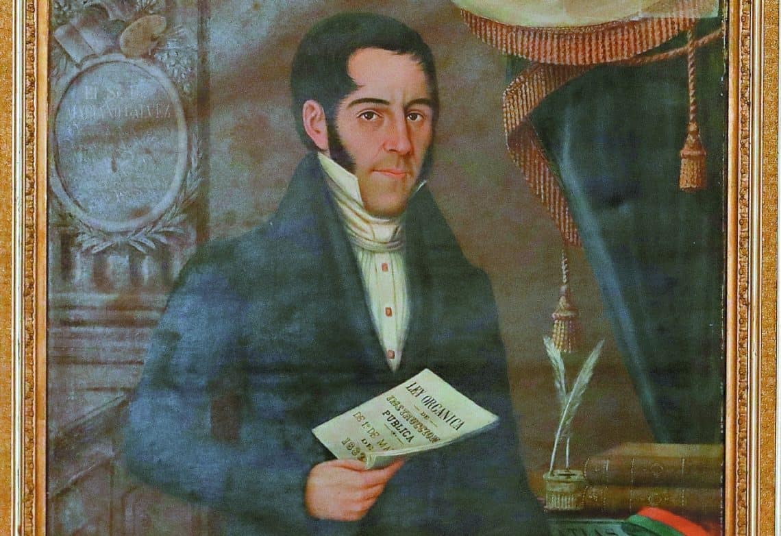 Retrato histórico del Jefe de Estado Mariano Gálvez conservado en el Museo Universitario, Musac. En la mano tiene una hoja que alude a los famosos Códigos de Lívingston, leyes que instituían los juicios por jurados, y nodernizaban las prisiones para que fueran centros de rehabilitación.