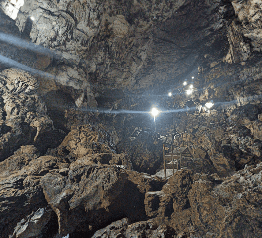 Parque Nacional Grutas de Lanquín en Guatemala es un viaje inframundo maya ahora es más accesible