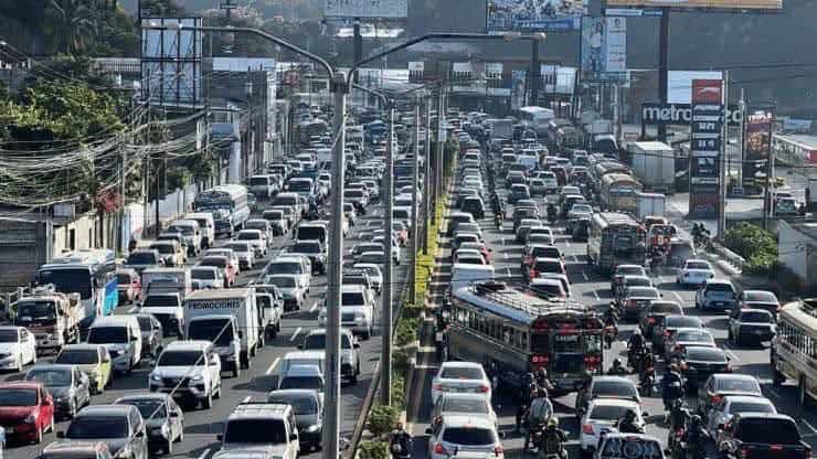 Entre las 6 y las 8 de la mañana se produce un mayor ingreso de vehículos a la capital, por lo cual es recomendable para turistas que dispongan de tiempo, tratar de ingresar entre 9 y 12. En las tardes, el mayor desplazamiento de salida de la capital se da entre 4 y 7 PM.