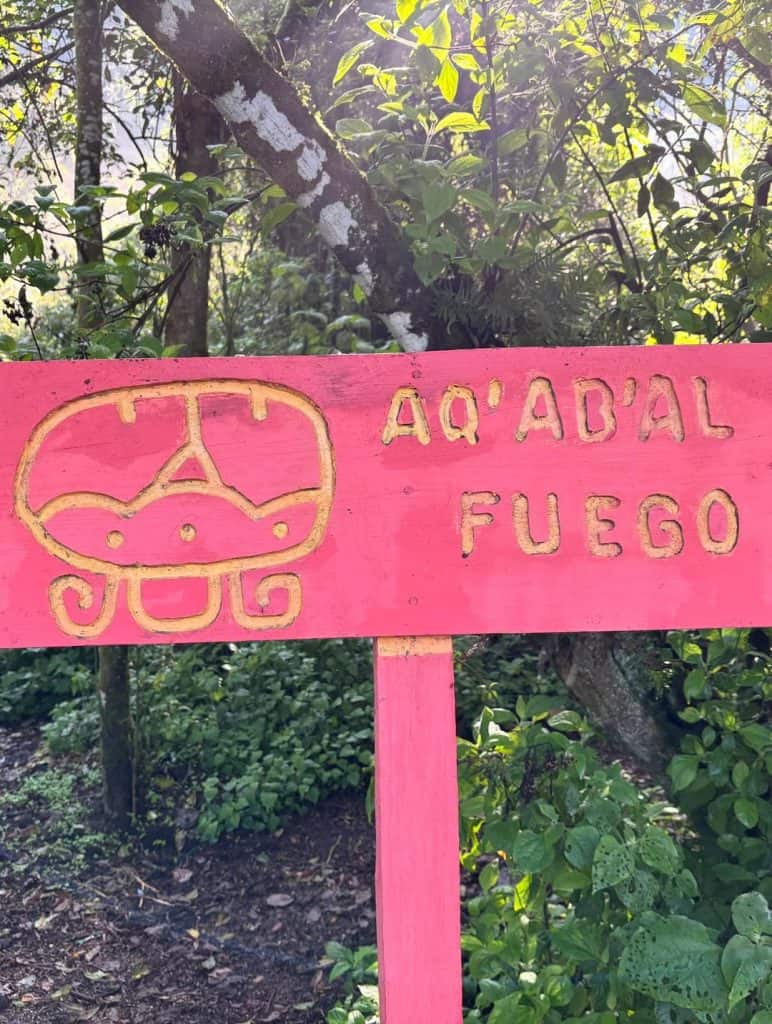 En cada mayo Jared Lemus viaja a Guatemala para ver más paisajes, conocer más lugares, conversar con más personas y encontrar algo más de sí mismo. Visita de 2025
