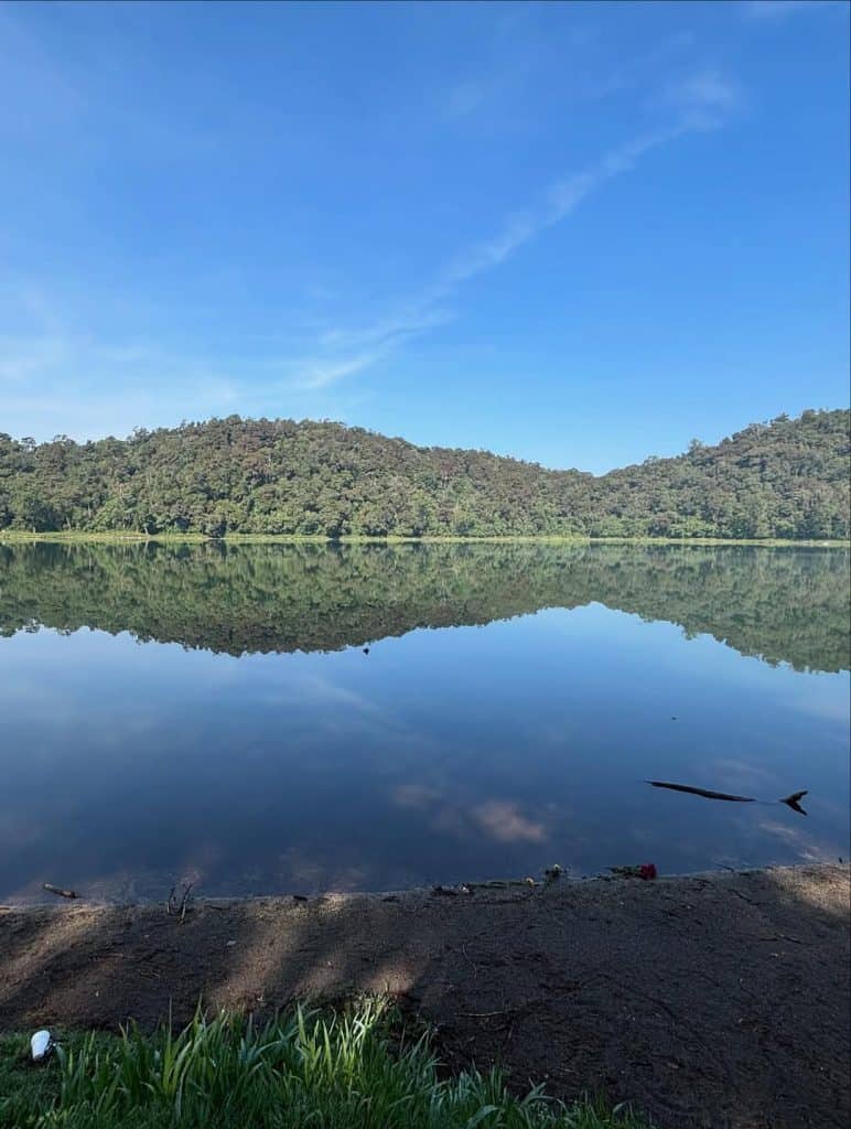 En cada mayo Jared Lemus viaja a Guatemala para ver más paisajes, conocer más lugares, conversar con más personas y encontrar algo más de sí mismo. Visita de 2025