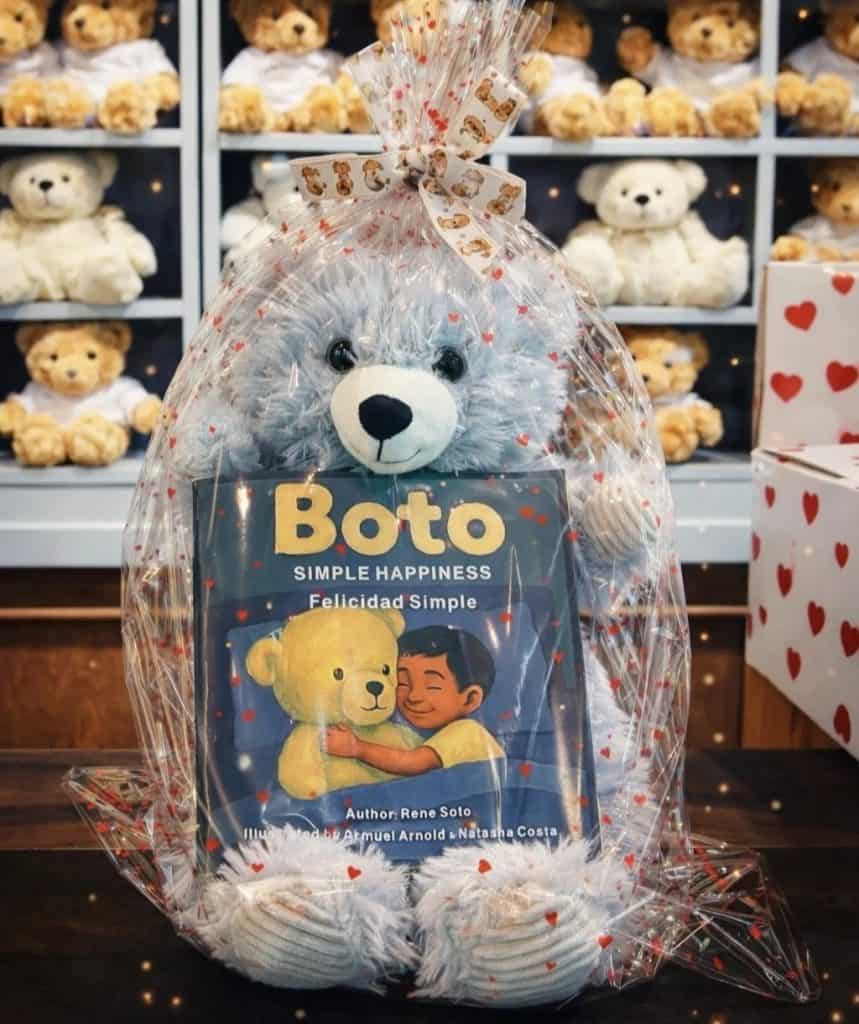 El libro infantil Boto es el relato de un niño que encuentra un oso de peluche tirado, lo recoge, lo lava y se convierte en su mejor amigo: es obra del artista guatemalteco René Soto, radicado en Connecticut.
