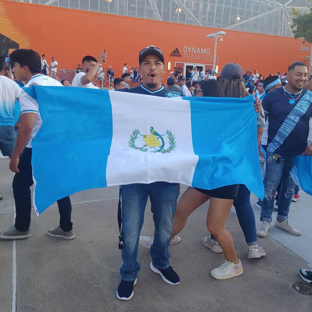 Siempre que hay partidos de la Selección Nacional de Futbol de Guatemala en Houston, Luis Angel Barrientos no falta. Su gran sueño al construir la cancha en su aldea San Miguel es formar un semillero de talentos que lleven al país a un Mundial por primera vez.