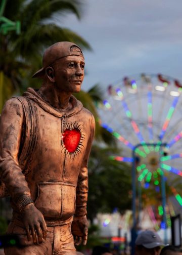 monumento al migrante en puerto barrios izabal guatemaltecos en estados unidos