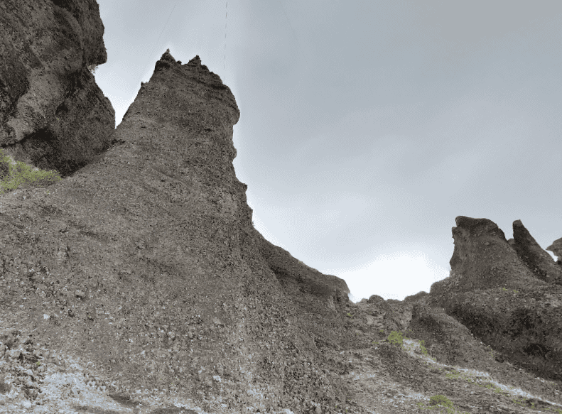 La verdad no hace falta subirse a ningún risco ni a la Piedra Partida para disfrutar de un recorrido de impresionantes vistas a su alrededor. La zona, con sus más de 3400 metros sobre el nivel del mar es un espectáculo en sí misma. (Foto Google Earth)