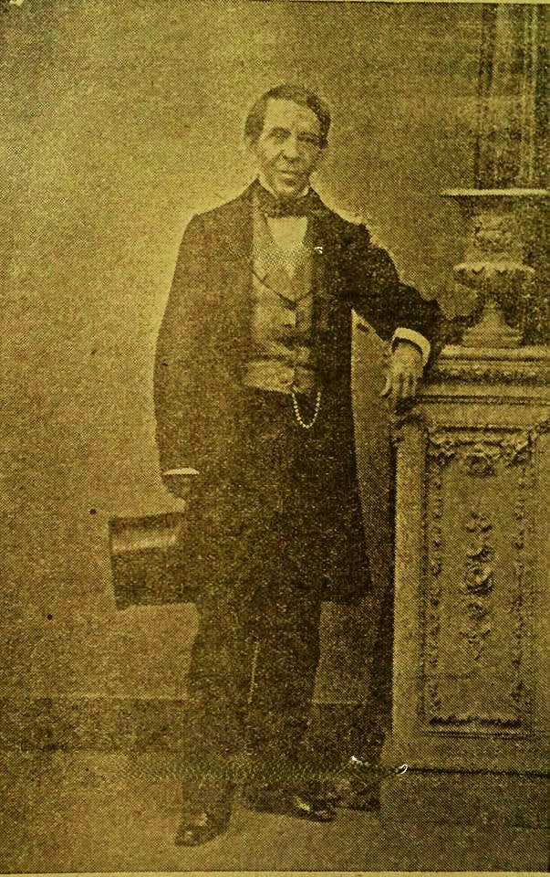 Mariano Gálvez es el primer Jefe de Estado de Guatemala que completó su período y tras su caída, la Federación Centroamericana comenzó a disgregarse. También es el primer mandatario del Estado de Guatemala del cual existe retrato fotográfico. Este fue tomado en su exilio en México en 1861.