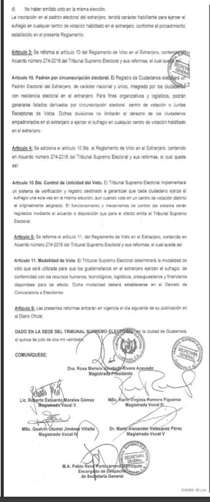 Official Spanish document page showing multiple articles (Articles 3–6 and 10–11) with paragraphs, seals, and several signatures at the bottom.