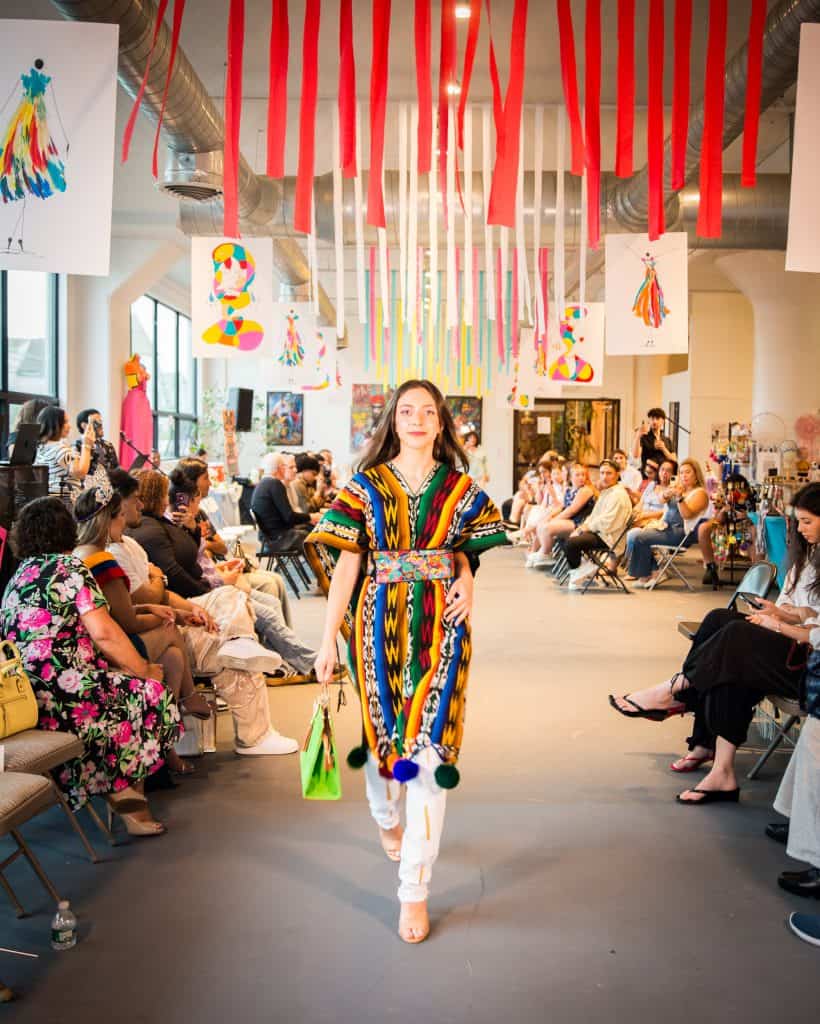Textiles guatemaltecos se lucieron en la apertura del show de modas organizado por el artista migrante guatemalteco René Soto en colaboración con emprendedores, artistas y diseñadores del área de Norwalk, Connecticut