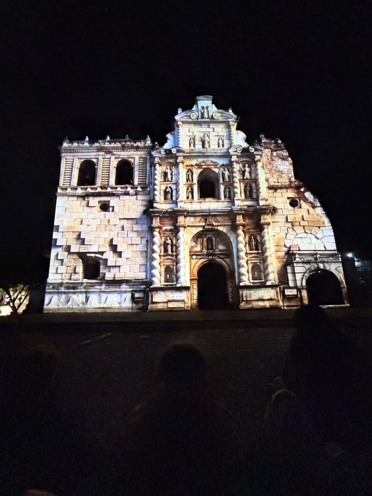 Cualquier parecido con la fantasía, es pura realidad en el Festival de la Luz Antigua Guatemala 2026 (Fotos Michelle Gonzalez)