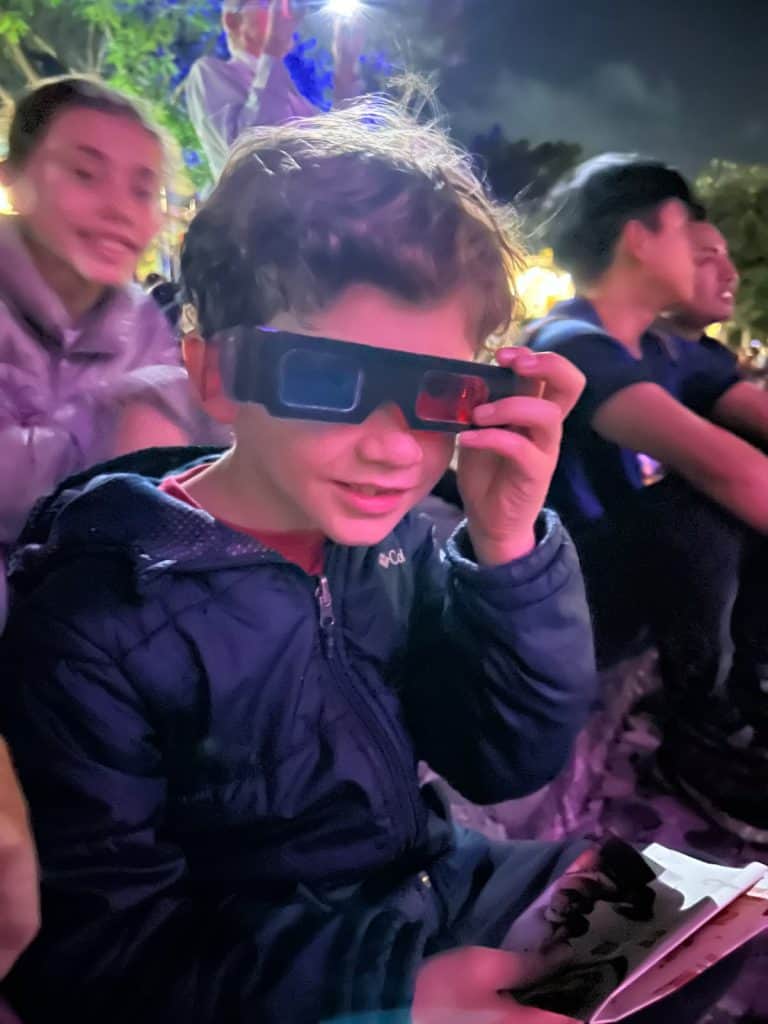 Los lentes 3D reinventan la realidad en magia y la magia en valoración del patrimonio colonial para las nuevas generaciones (Foto Michelle Gonzalez)