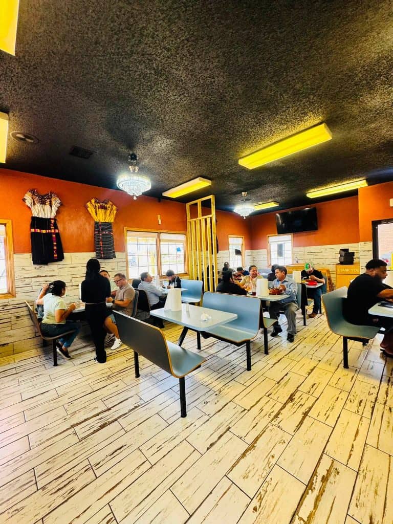 Restaurante Guatemaltecos sigue adelante: a poco más de un mes de haber abierto sus puertas, es un éxito rotundo, por su comida y por la cálida bienvenida que la familia Ticum brinda a cada comensal.