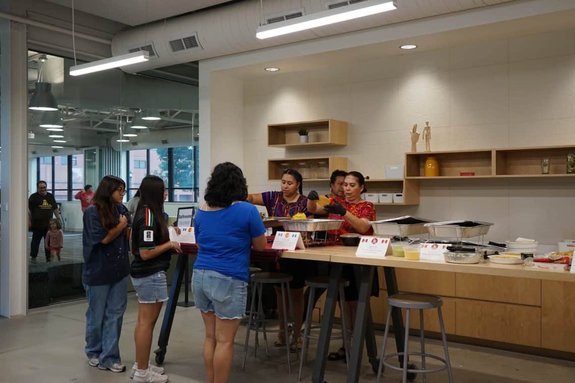 A principios de julio, el recién abierto restaurante Guatemaltecos fue contratado para brindar un servicio de catering en la Universidad de Wichita. Un éxito completo y muchas preguntas de ¿dónde queda su local? (Foto cortesía Yecsi Ticum)
