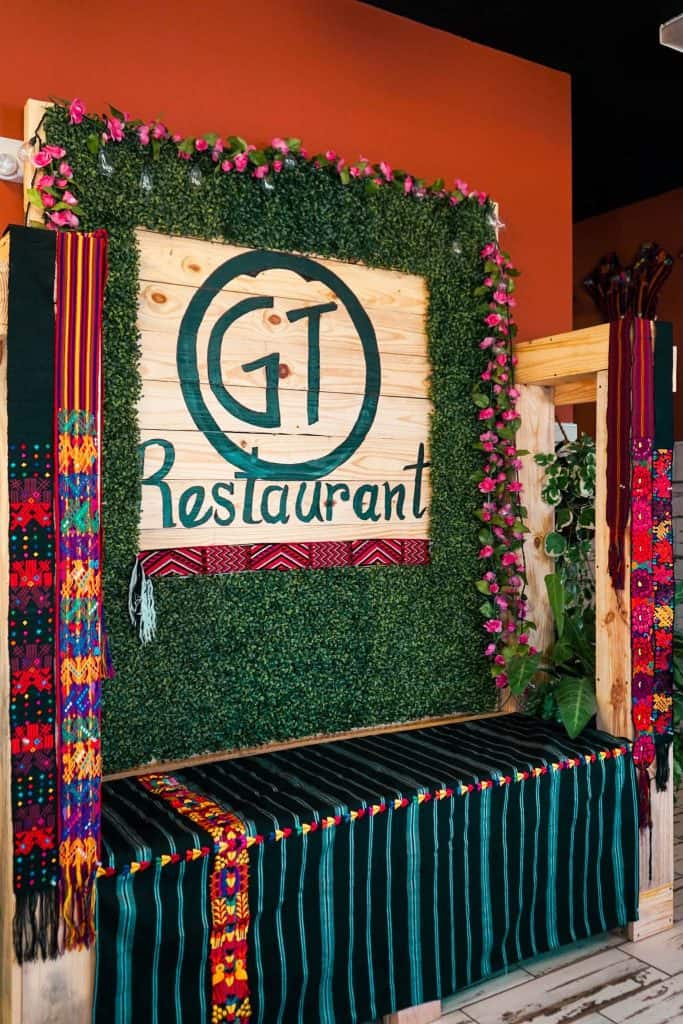 Restaurante Guatemaltecos sigue adelante: a poco más de un mes de haber abierto sus puertas, es un éxito rotundo, por su comida y por la cálida bienvenida que la familia Ticum brinda a cada comensal.