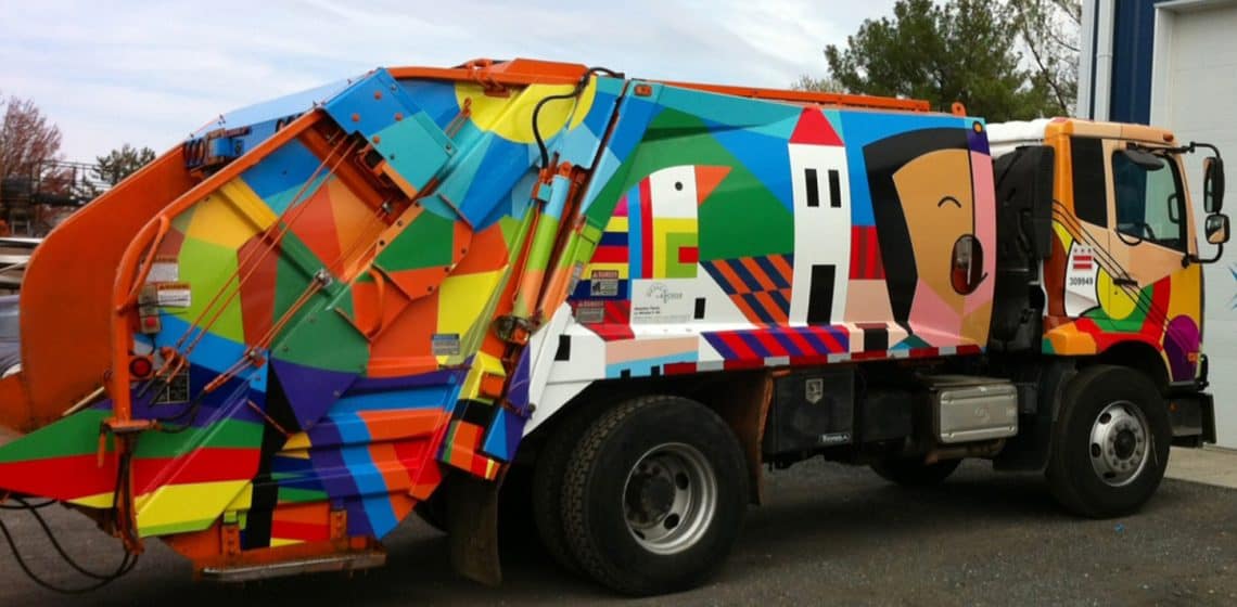 La obra de Nicolás Shi ha roto los marcos y ha llegado hasta las calles de Washington, por ejemplo a través de este proyecto en un camión recolector de materiales de reciclaje. (Obra de Nicolas Shi, artista salvadoreño de padres chinos radicado en Washington DC)