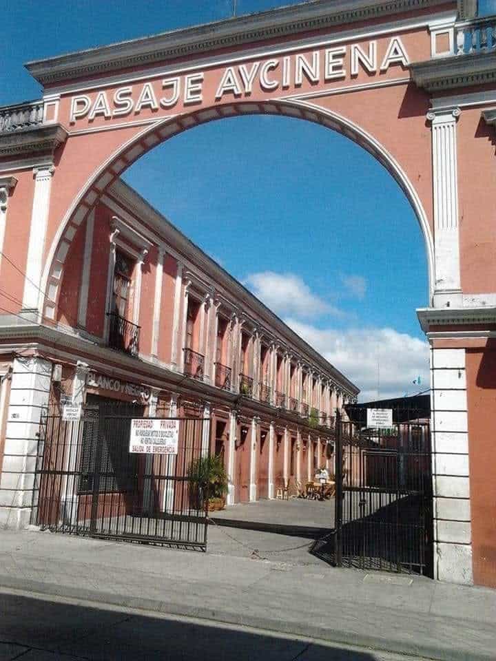 Las propiedades de la familia Aycinena fueron confiscadas o repartidas después de la Revolución Liberal de 1871. Pero su palacio llegó a ocupar todo el lado norte de la Plaza Mayor (donde hoy está el Portal del Comercio). Sobre la 9a. calle aún queda el Pasaje Aycinena, con arquitectura del siglo XIX y el emblemático nombre como testigo de la historia.