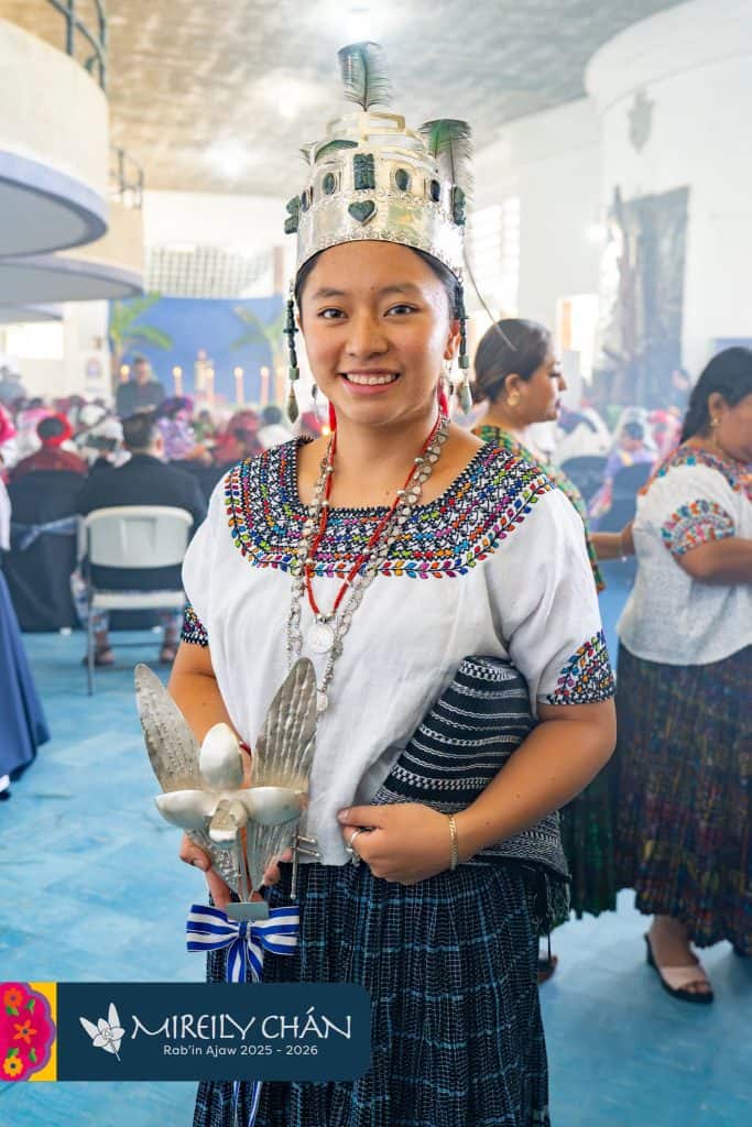 Mireily Chan, joven maya de San Cristóbal Totonicapán fue electa Rabin Ajaw en 2025 y este año entrega la corona. Expresó alegría por la alta participación de este año: 142 aspirantes. La más alta de la historia del certamen. (Foto redes Mireily Chan)