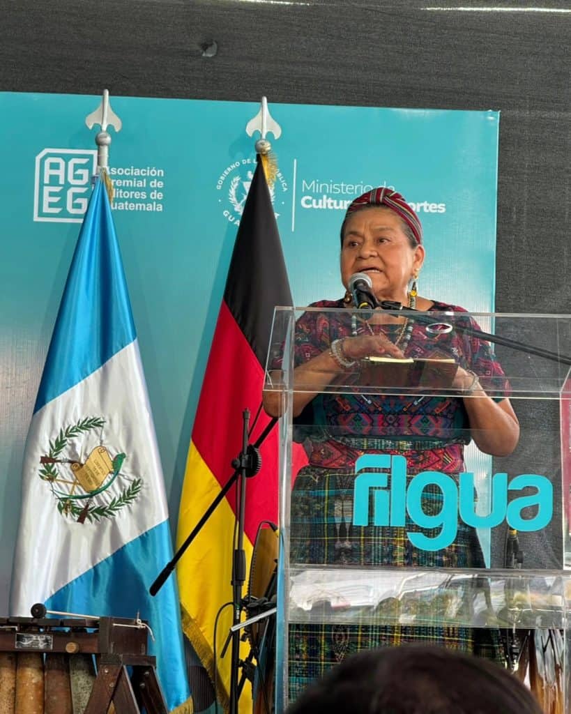 Durante la inauguración de la Feria Internacional del Libro en Guatemala, Rigoberta Menchú Tum destacó la importancia se promover la educación y la cultura para impulsar el desarrollo.