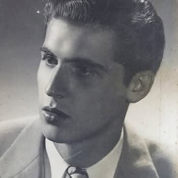 Roberto Ossaye (1927-1954) regresó a Guatemala con la intención de formar artistas revolucionarios, libres y dignos, que defendieran sus ideas y reflejaran las necesidades de la nación. Retrato de Roberto Ossaye.