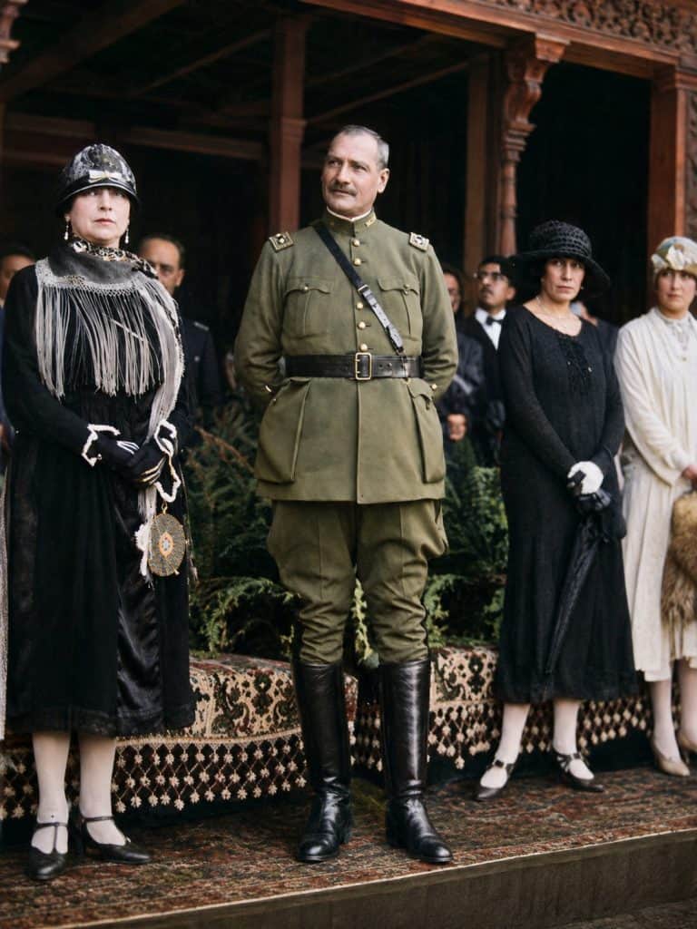 El general José María Orellana tenía una personalidad afable y disfrutaba mucho de las prácticas ecuestres. Sin embargo, también era colérico e intolerante a la crítica. (Fotografía histórica del libro de Juan de Dios Aguilar, coloreada con IA)