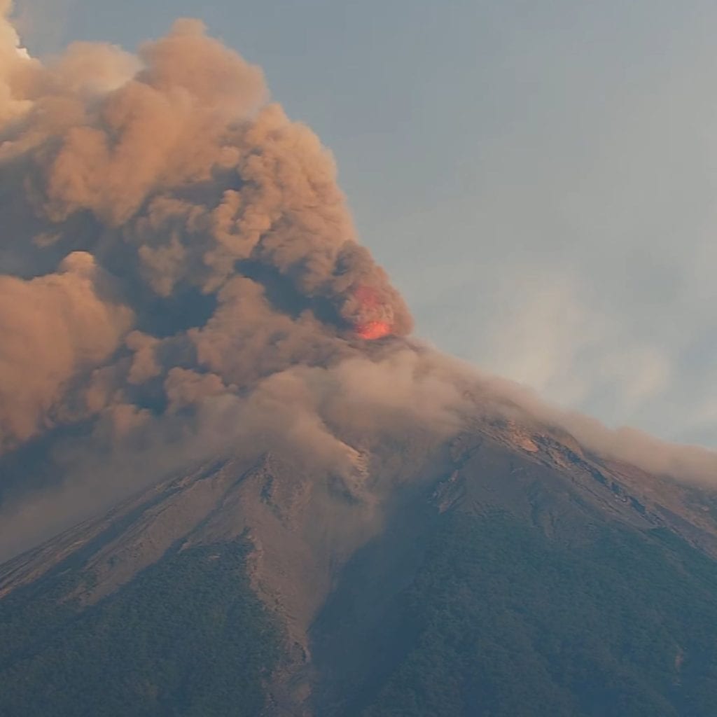VOLCAN DE FUEGO LIVE ERUPCION 4 DE AGOSTO A LAS 8 AM