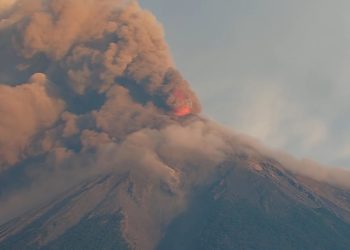 VOLCAN DE FUEGO LIVE ERUPCION 4 DE AGOSTO A LAS 8 AM