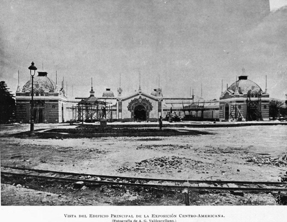 Edificios construidos por José María Reina BArrios: Pabellón de la Exposición Internacional de 1897, que implicó grandes gastos y poco beneficio