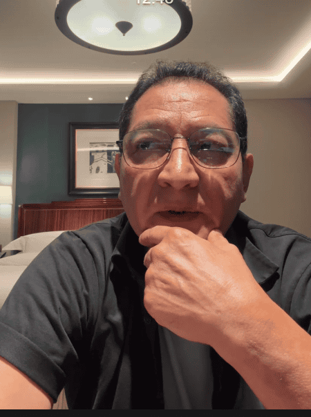"La música no tiene fronteras, la música se lleva en el alma, por eso me gusta mucho conectar con los recuerdos y sentimientos de las personas durante una presentación en la cual piden canciones que les recuerdan otras épocas y les hacen vivirlas de nuevo. Y eso incluye a pacientes que me piden cantar en inglés. A veces terminamos cantando juntos"