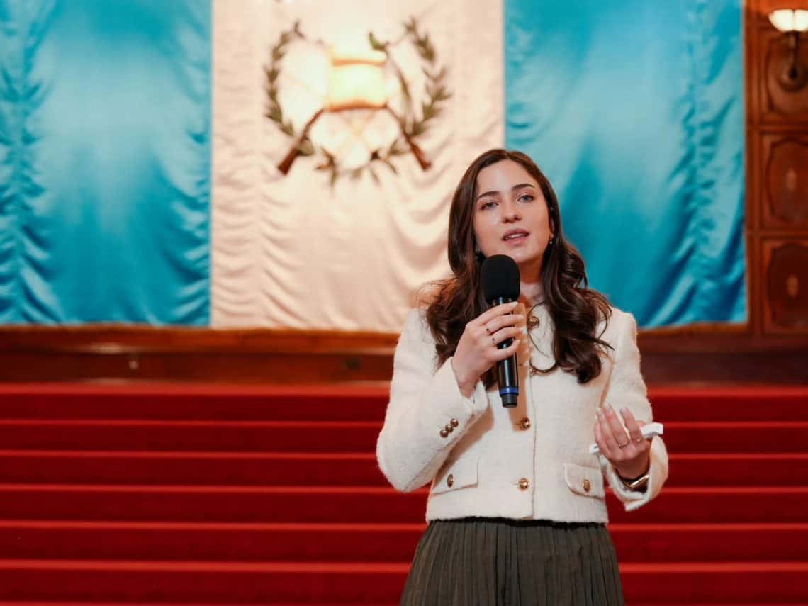 La neurocientífica y médica guatemalteca Gabriela Asturias comparte su tiempo entre la residencia de la especialidad de Psiquiatría en San Francisco, y las visitas a Guatemala, que incluyen conferencias a jóvenes y estudiantes, así como reuniones con el equipo que hace posible la app de salud ALMA.