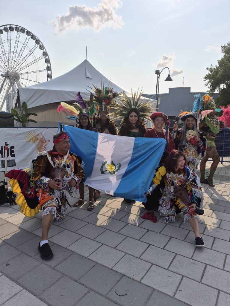 Guatemaltecos grandes y pequeños integran el grupo de danza y tradición Ix Balam, en Montreal, Canadá (Fotos cortesía David Aguilar, fundador)