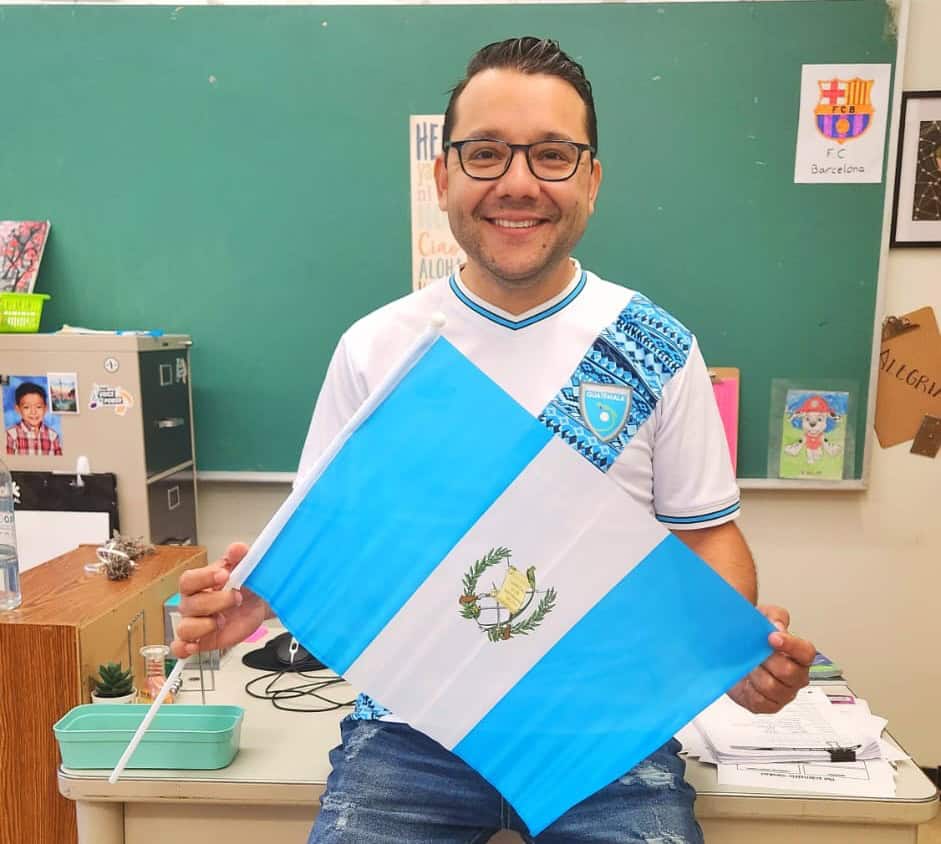 Las dificultades que vivió como adolescente migrante, le sirven hoy a Carlos Alegría para apoyar a todos sus alumnos, sobre todo aquellos que provienen de otros países y que están pasando por ese mismo proceso. (Foto cortesía profesor Carlos Alegría)