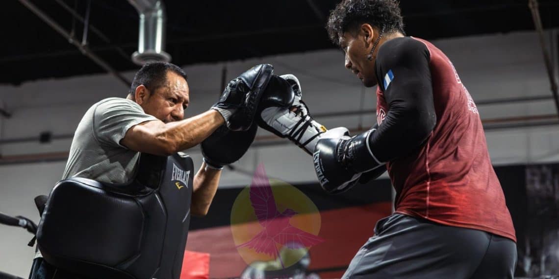 Esaú "Tuto" Diéguez está convencido de que la noche del 29 de agosto será de una victoria boxística para Guatemala. Cada entrenamiento les acerca más al triunfo. (Foto cortesía Esaú Diéguez)