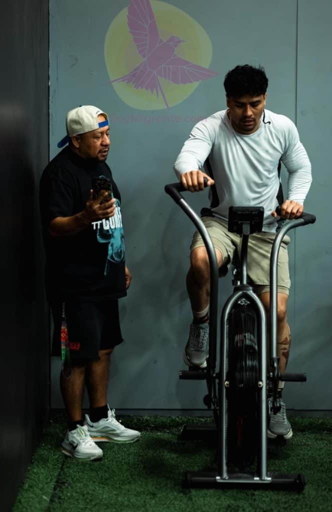 Ejercicio, sparring, dieta y disciplina mental son algunos de los aspectos que el guatemalteco Esaú Diéguez cultiva en el compatriota Lester Martínez, para asegurar la victoria ante el rival croata, el sábado 29 de agosto. (Foto cortesía Esaú Diéguez)