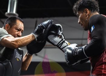 lester martinez boxeador guatemalteco entrena con esau dieguez entrenador guatemalteco (1)