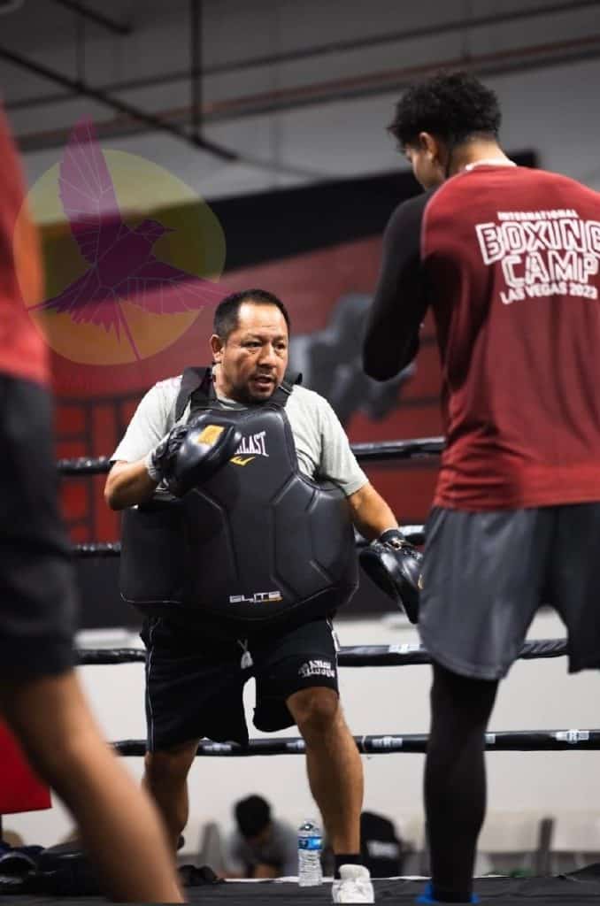Hasta tres "sparrings" se necesitan a diario para el duro y constante entrenamiento al que está sometido Léster Martínez, con la vista puesta en una victoria para Guatemala (Foto cortesía Esaú Diéguez)