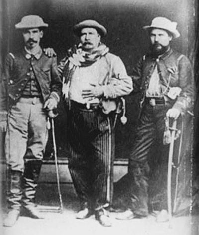 El general José Onofre Barillas, junto a sus hijos Manuel Lisandro, a la izquierda e Isidoro. Lisandro llegaría a ser Jefe Político y Comandante de Armas de Quetzaltenango previo a ser Segundo Designado a la Presidencia, cargo que ocupó de 1885 a 1892.