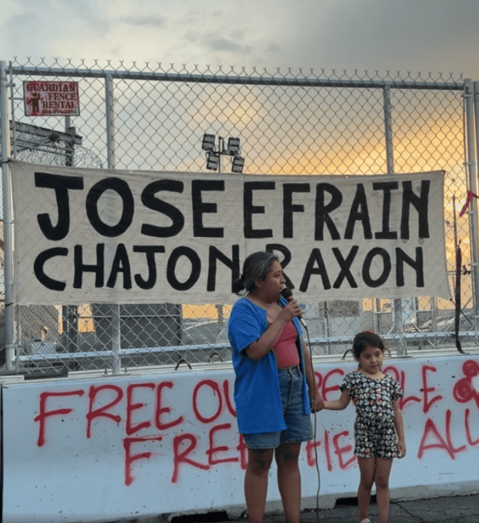 Frente a la prisión migratoria Delaney Hall de New Jersey hubo vigilia y también reclamos de justicia por la muerte del migrante guatemalteco José Efraín Chajón Raxon, que habría ocurrido el 19 de julio pero que no se divulgó sino hasta el 14 de agosto. José fue sepultado en su pueblo, San Juan Sacatepéquez, Guatemala, el 5 de agosto.