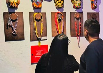 victoria joyeria textil expone piezas en galería de arte emprendedoras de mercado 1