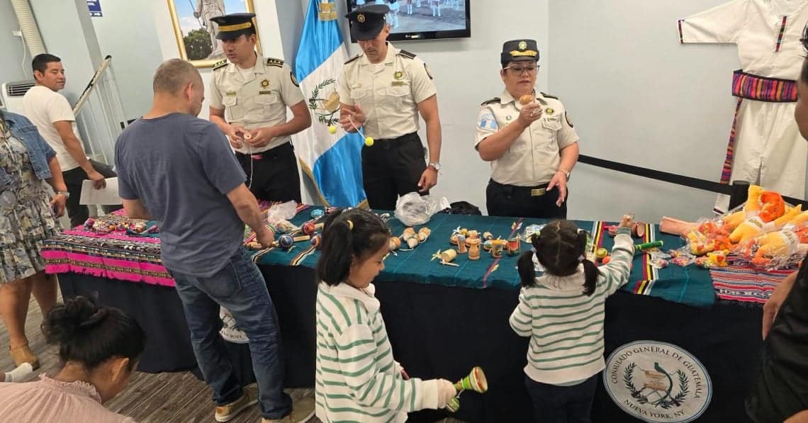 Una exposición y presentación de juguetes tradicionales guatemaltecos fue presentada en el Consulado General de Guatemala en Nueva York el 5 de septiembre, con apoyo de la Cámara de Comercio Guatemala Nueva York.