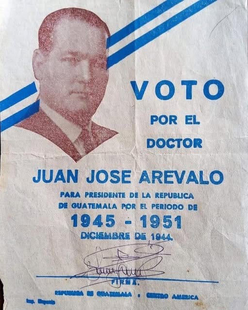 Para las elecciones presidenciales de diciembre de 1944 hubo cuatro candidatos. El doctor en pedagogía Juan José Arévalo Bermejo, originario de Taxisco, Santa Rosa, ganó con más del 80% de los votos en los primeros comicios democráticos de Guatemala en el siglo XX. Volante promocional de la campaña de J.J. Arévalo.