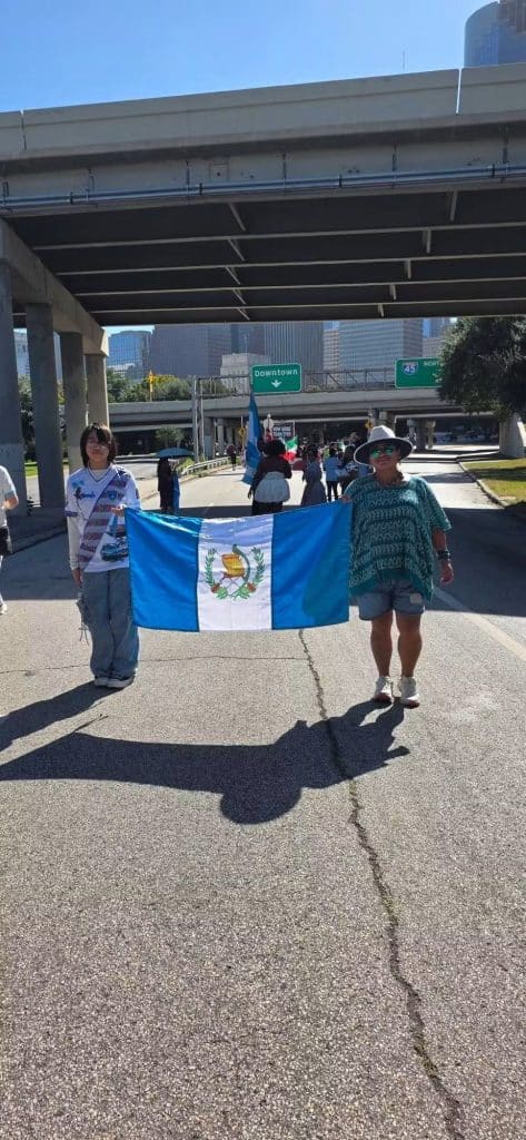Con entusiasmo y orgullo por la tierra del Quetzal, Chapines de Corazón participó en el Desfile de Fiestas Patrias de Houston, el domingo 20 de septiembre de 2026 (Foto cortesía Chapines de Corazón)